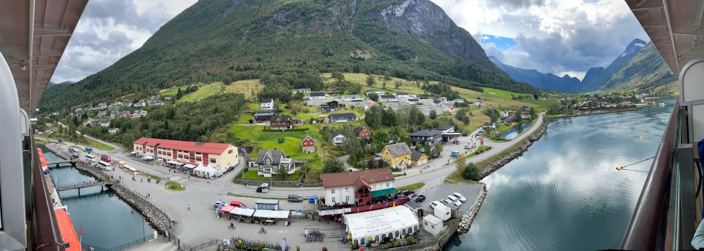 All pictures are the property of Podge and copying them will be considered very naughty.